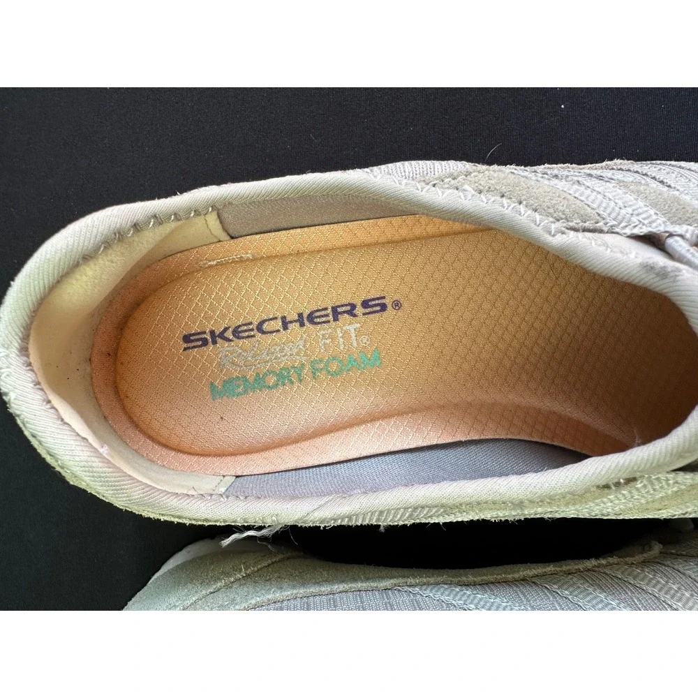 Skechers Women's Casual Breathe-Easy-A-Look Sneaker Flat Slip On Sz 7.5 Gray